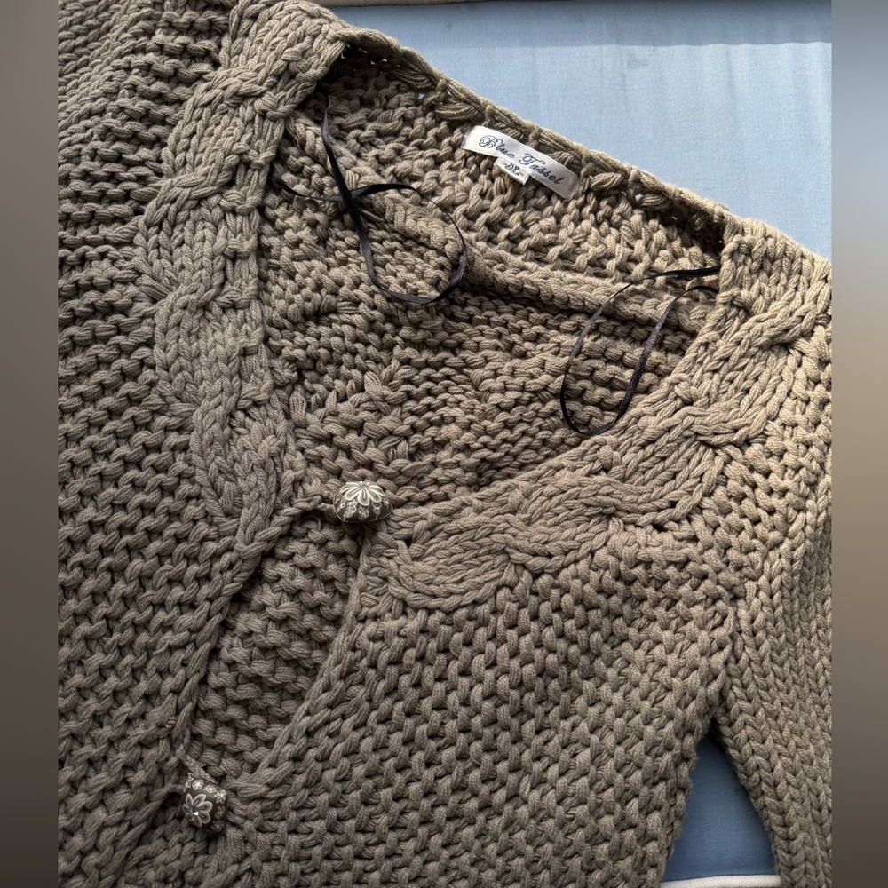 Blue Tassel Beige/Gray Knit Cardigan